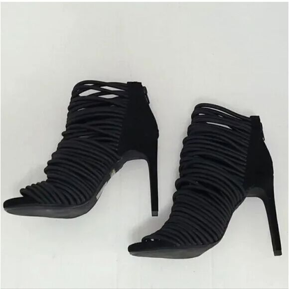 Jeffery Campbell  - Picture 3 of 10